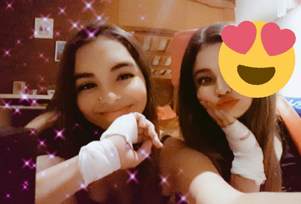 Mai_locampo's tweet photo. Dejo unos escracho por aca de la #sextofest #boxeadoras https://t.co/wMvmYTVNJ1
