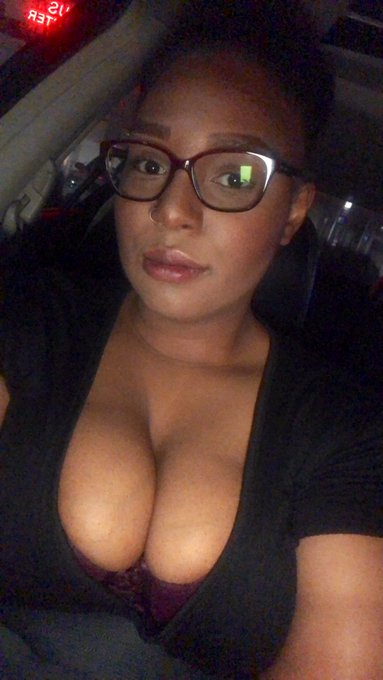 Look at my face - only thing more pretty is my pussy. https://t.co/wNhhVqElFz