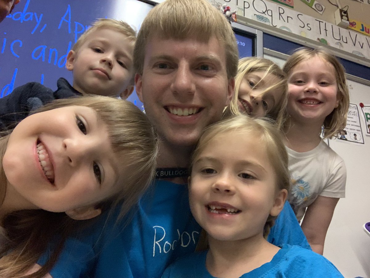 MrCarlsonK's tweet photo. When a Rock Bot team member says, “Wear your shirt tomorrow!” You wear your shirt and spread the word! And when you try to take a selfie with some of your team, EVERYONE wants to be part of the picture! #robotics #STEAM #OnceAteamAlwaysAteam #kinderscan @westside66 @rockbrook66 https://t.co/niONTq12mO