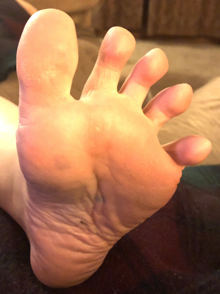 CTootsies7's tweet photo. Just realized how dirty my feet are!Who is ready for some Spring cleaning? #SpringSoles π£π https://t.co/yD9cTMK3uV
