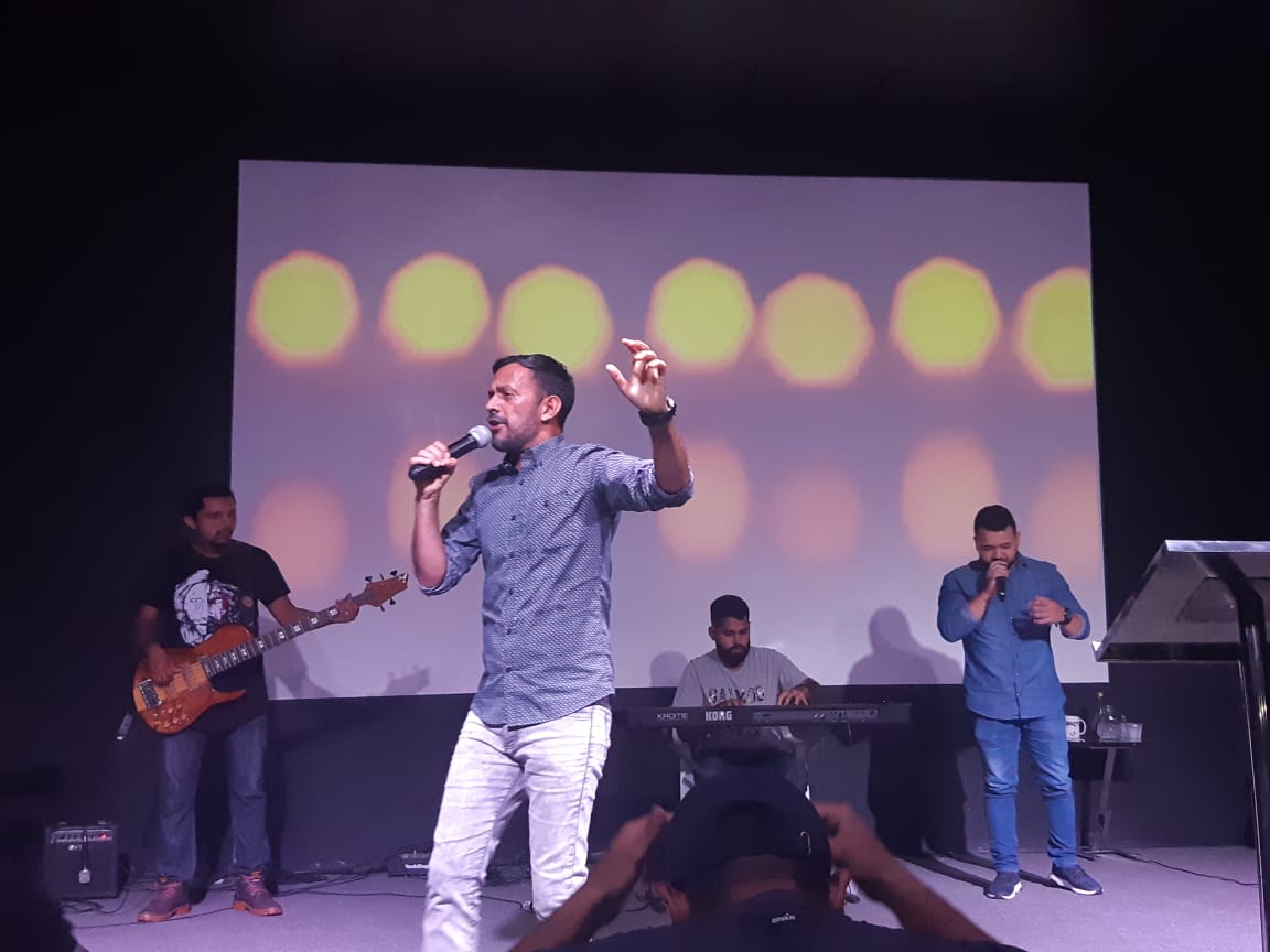RedeImpactoRB's tweet photo. "Deus chama o esquecido pra ser Rei, o menor de todos para ser o maior entre eles, e hoje Deus levanta a maior geração de impacto nessa nação".
Pr. Júnior Silva/ Ministério de louvor 🔥💥 https://t.co/EnxZZNF8ul