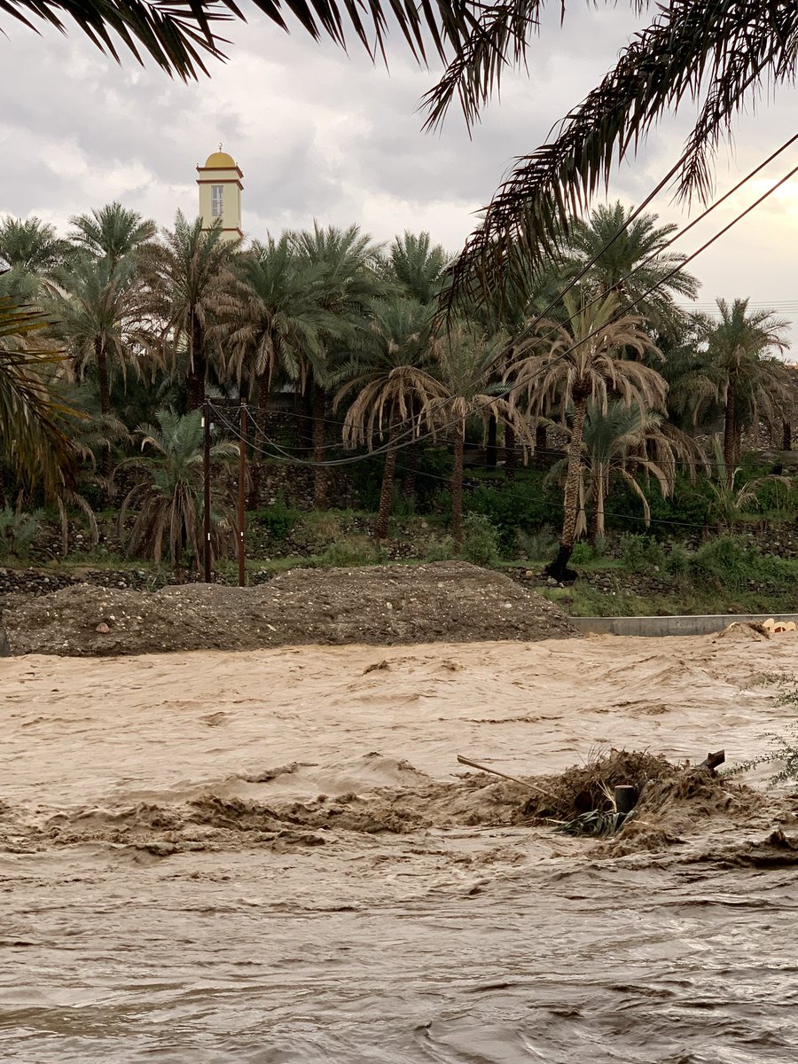 Alhoqain's tweet photo. جريان وادي الحوقين صباح اليوم الأحد 14/04/2019
#أخدود_الهزيم https://t.co/cCKKChDC9F
