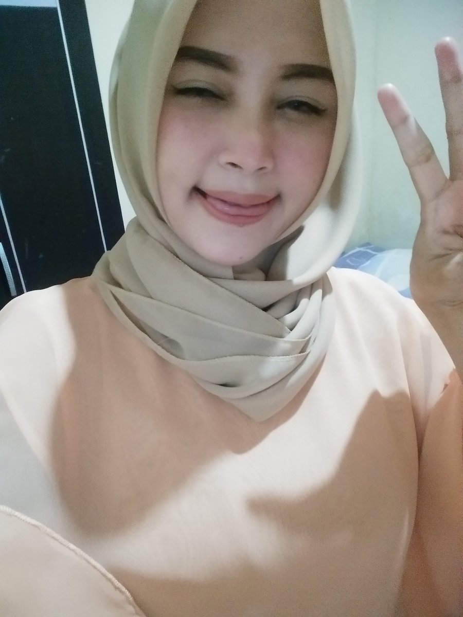 mutianahla's tweet photo. Gimana sih caranya biar matanya bisa melek sebelah, merem sebelah? Susyaaah.. https://t.co/YZfxP2Sj4g