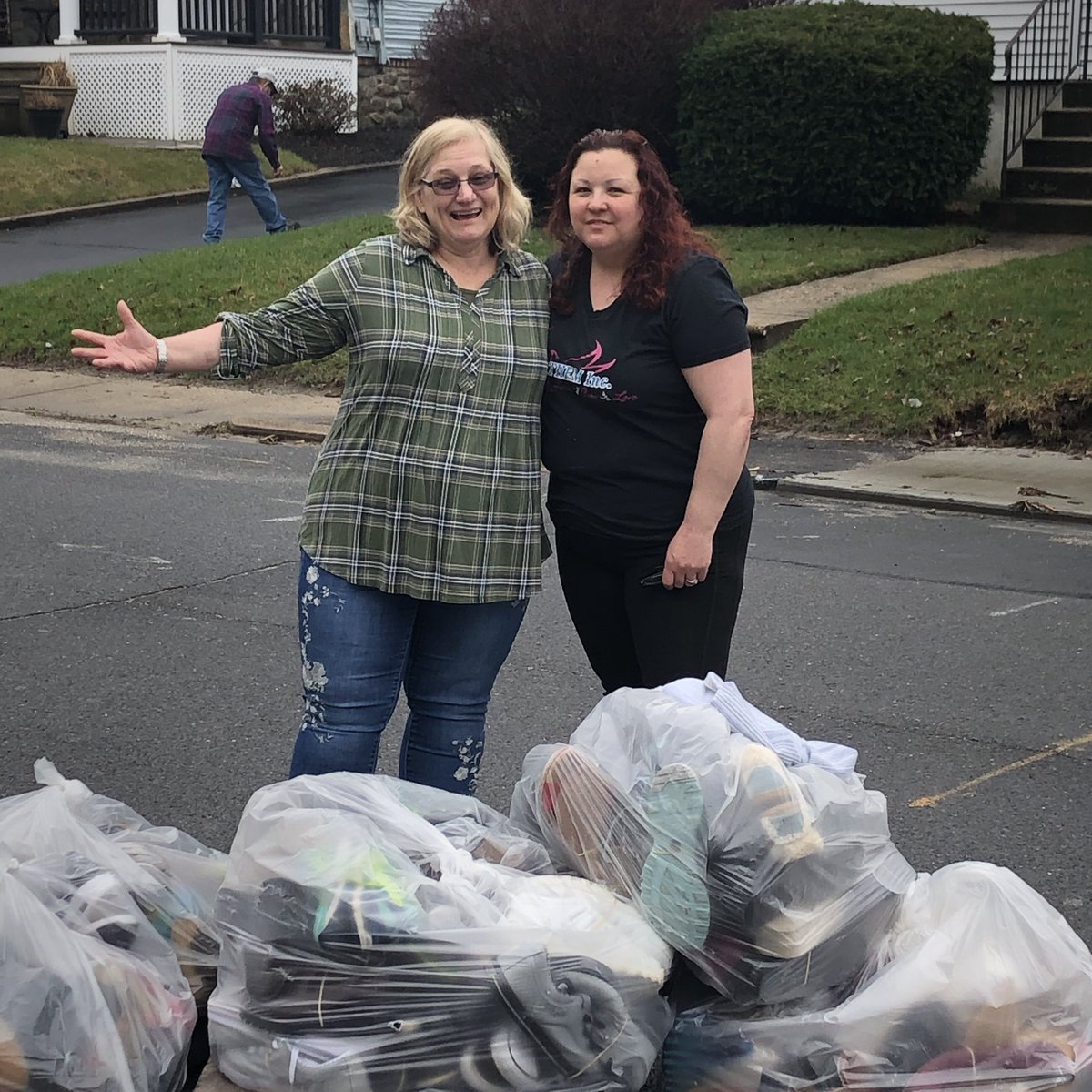 FreeTHEMInc's tweet photo. FreeTHEM inc donated 5 bags of 25 pairs of footwear to Civitan Hand for their fundraiser to use towards people with disabilities.   #FreeTHEMinc #MaLisaSpeakz #HopeTrustDignity #LearnGrowLove #BtheDifferenceUwant2Feel #BpartOfTheChangeUwant2C 
#GiveLocalGWLH https://t.co/96yFb4Ugs6