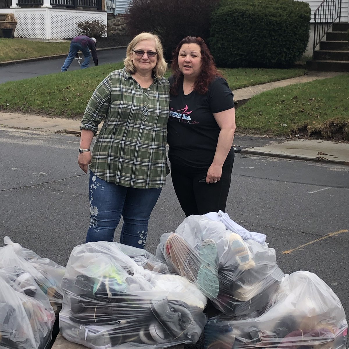 FreeTHEMInc's tweet photo. FreeTHEM inc donated 5 bags of 25 pairs of footwear to Civitan Hand for their fundraiser to use towards people with disabilities.   #FreeTHEMinc #MaLisaSpeakz #HopeTrustDignity #LearnGrowLove #BtheDifferenceUwant2Feel #BpartOfTheChangeUwant2C 
#GiveLocalGWLH https://t.co/96yFb4Ugs6
