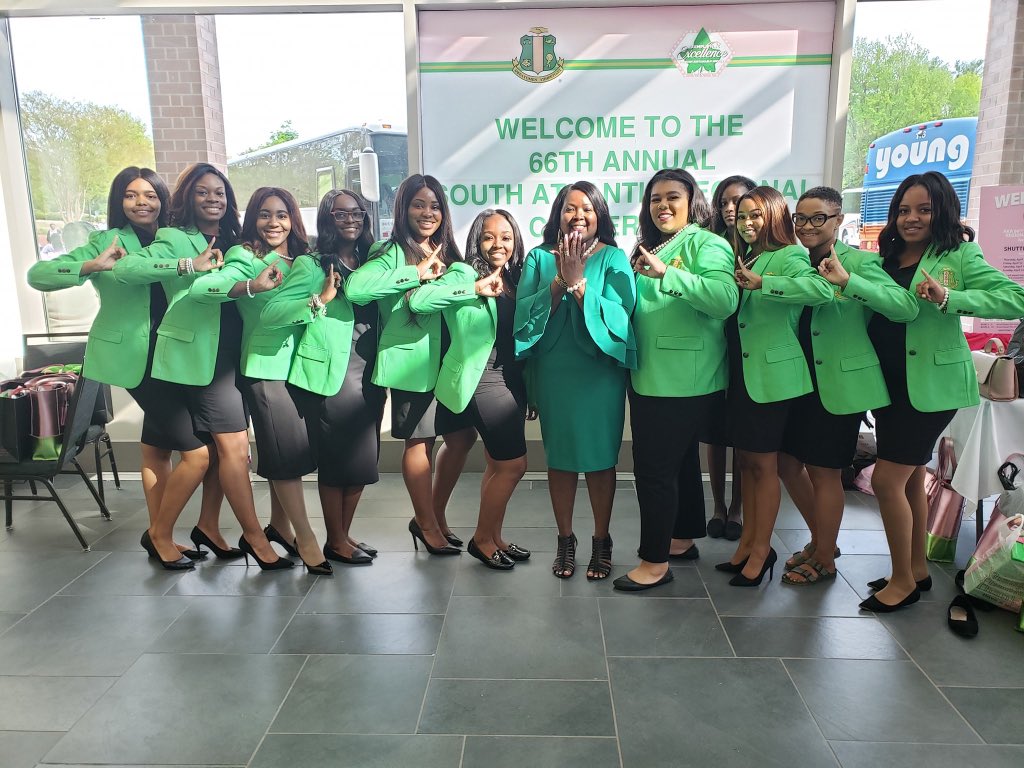 x_PrettyNayy's tweet photo. Green is the color for Alpha Beta on this Saturday 🐸💗 #SARC2019 https://t.co/6uMr8ZXYy7