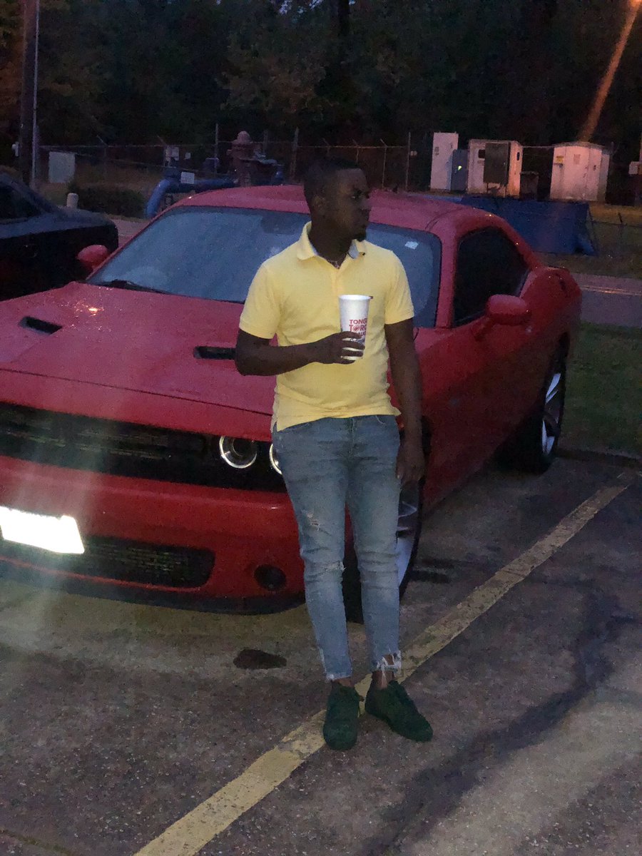 justin_Mccaa44's tweet photo. I don’t need a stylist 🙅🏾‍♂️, I can dress myself ‼️ 
#SpringFest19 https://t.co/1UEZynN5mJ