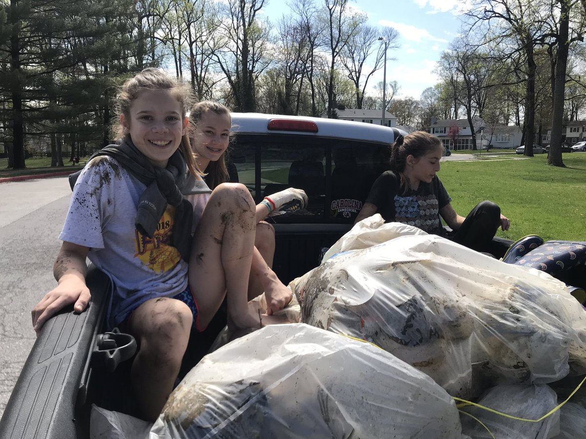 MelitoTom's tweet photo. Had a great day cleaning up Goodwin Run today with the family and neighbors! Approx 375 pounds of trash removed from our neighborhood stream. #ProjectCleanStream @pvvwca @AllianceForBay @Pinewood0811 https://t.co/8R0Y2zw4Vd