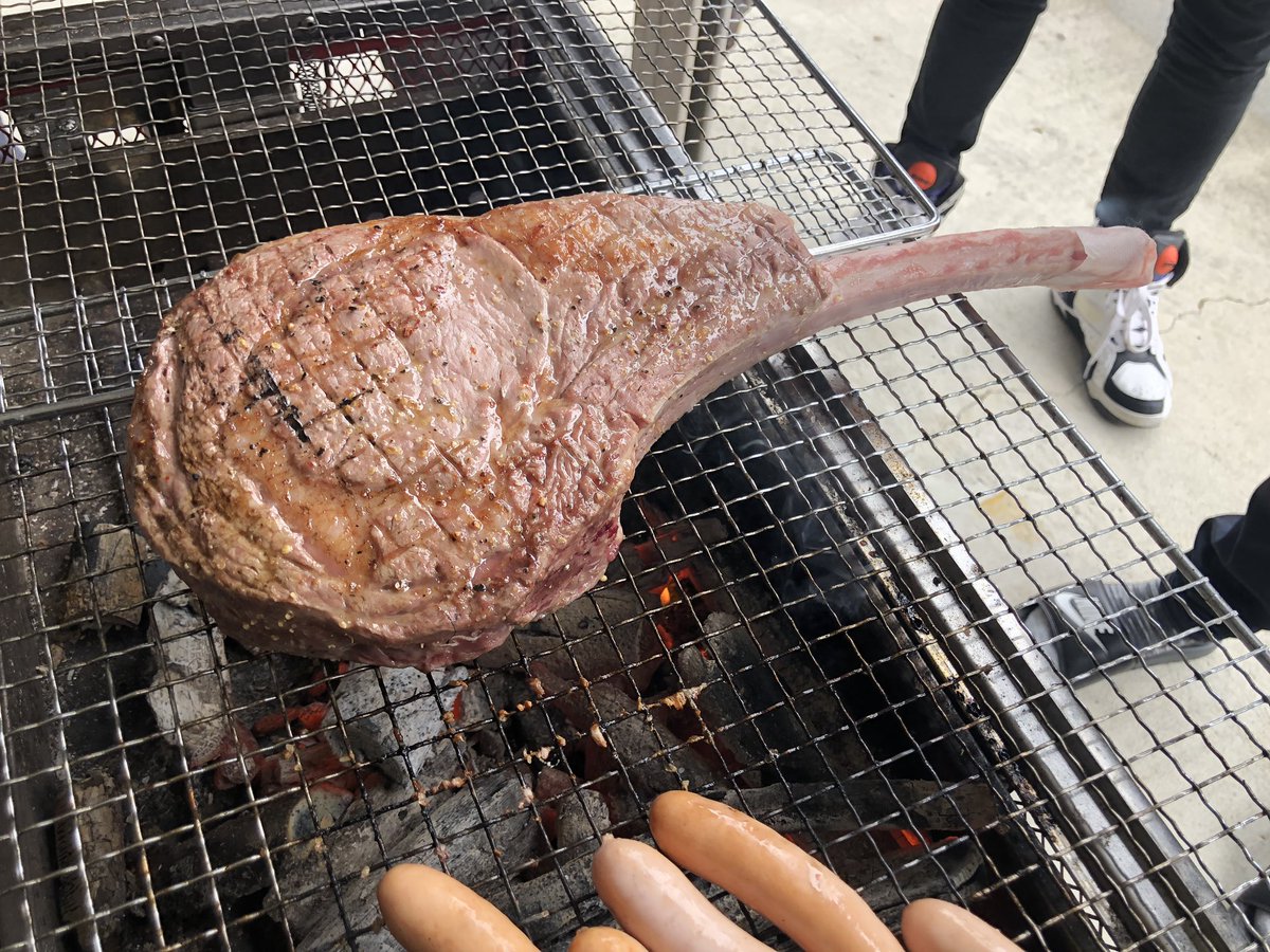 ウエッチ على تويتر もしやま家バーベキュー始まりました 挨拶がわりのトマホークステーキ