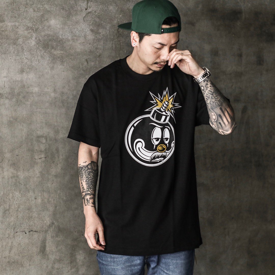 Feelin Osaka The Hundreds X Mister Cartoon Cartoon Bomb Tee Black Lサイズ T Co Ghwujfw7fn タトゥーアーティスト Mistercartoon とのコラボtee ブランドアイコン Adam をcartoon流のチカーノテイストにアレンジ バックには