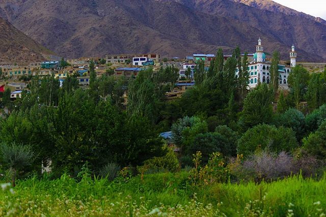 PlanetLadakh's tweet photo. Home is where your story begins 
_
#kargil #ladakh #planetladakh #ladakhdiaries  #bbctravel #kashmir #earthonlocation #planetearth  #beautifuldestinations #passionpassport #natgeotravel #highonhimalayas #spendid_india #sunset #natgeophotooftheday #earthc… https://t.co/gSGnyzNqcr https://t.co/HFYeLgOu2w