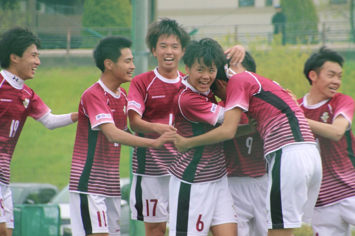 K1初昇格の市立橘。
2年でK3→K1に駆け上がったチームは昨年の主力の多くが卒業したけど、今年のチームも面白い。開幕戦で三浦学苑に勝利し今節は川崎地区のライバル桐光学園にドロー。昨年度の選手権予選決勝進出チームに2戦で勝ち点4を獲得。さすが山本監督って感じだな。