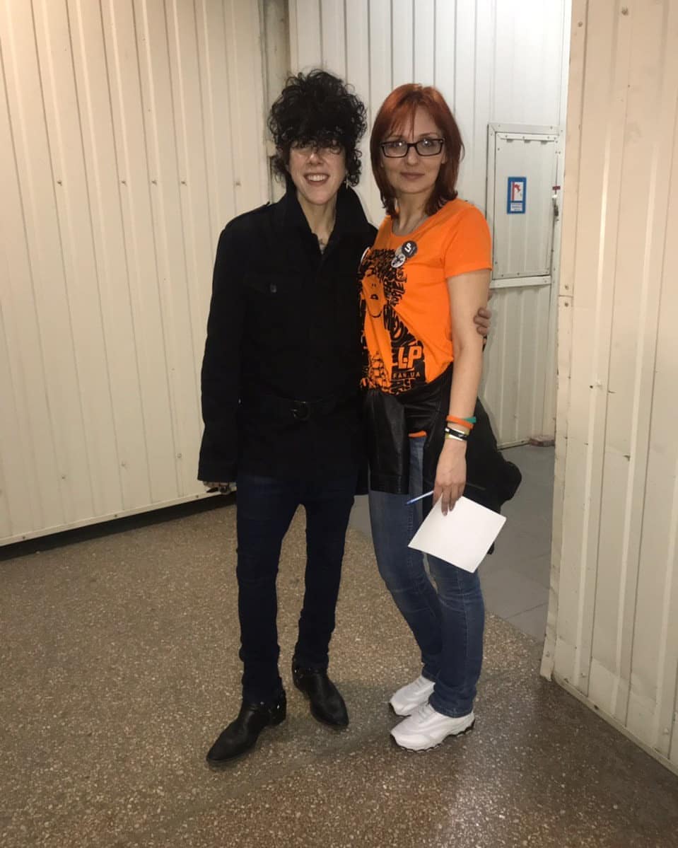 LPfanua's tweet photo. Meet&amp;greet with @iamlpofficial 😍🧡
#lp #lpfanua #iamlpofficial #everythingisorson #whenwerehigh #Ukraine #lrwpeople #lpfan #europe #houseonfire #hearttomouth #incredible #gastroli #lpukrainetour #kharkiv https://t.co/LVzj6oehVY