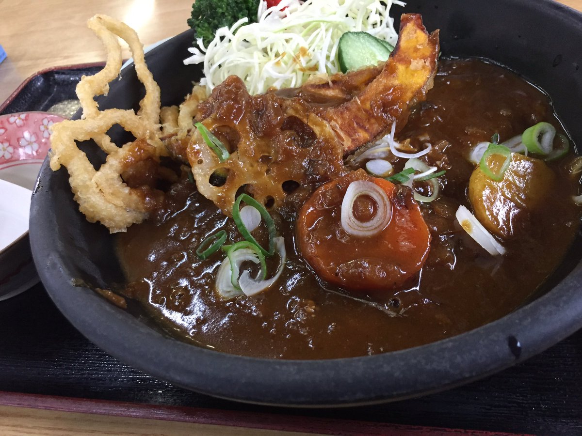 サガッツ うまかどんに ｷﾀ ヽ ﾉ 佐賀ランチは凌風丸カレーうどん はいはい れんこんの揚げたのがあれで うどんを揚げたのが波なのかな うどん屋さんのカレーうどんは間違いない 口当たり甘いけどあとから辛さが追いかけて W