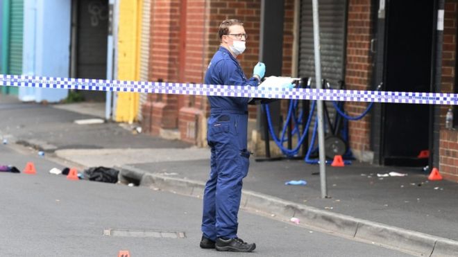 RebeccaRambar's tweet photo. #Australie 4 hommes ont été blessés, dont deux grièvement (1 ayant été annoncé mort), dans 1 fusillade dans une discothèque de #Melbourne.
L'incident survenu sur le site de #LoveMachine ne serait pas un acte #terroriste
#Australia #Prahan 
https://t.co/M38FQ54UhQ https://t.co/boBL1BPDPa
