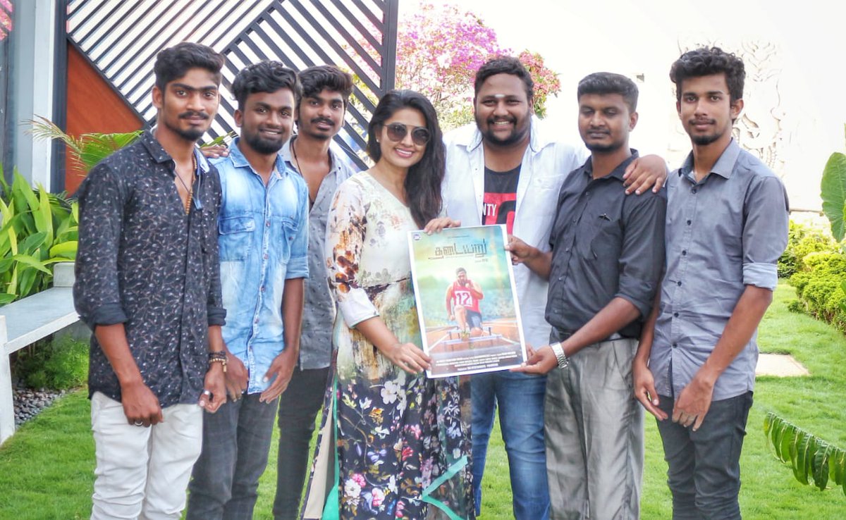 IamArjun_KGM's tweet photo. #Thadayaru 1st Look released by @actress_Sneha 
Congrats #Naveen_Roshan
Design : ( https://t.co/u5KCRbGZ1X ) #RockStarStudio
#Arjun_Vaaliban https://t.co/xJuWdMevqk
