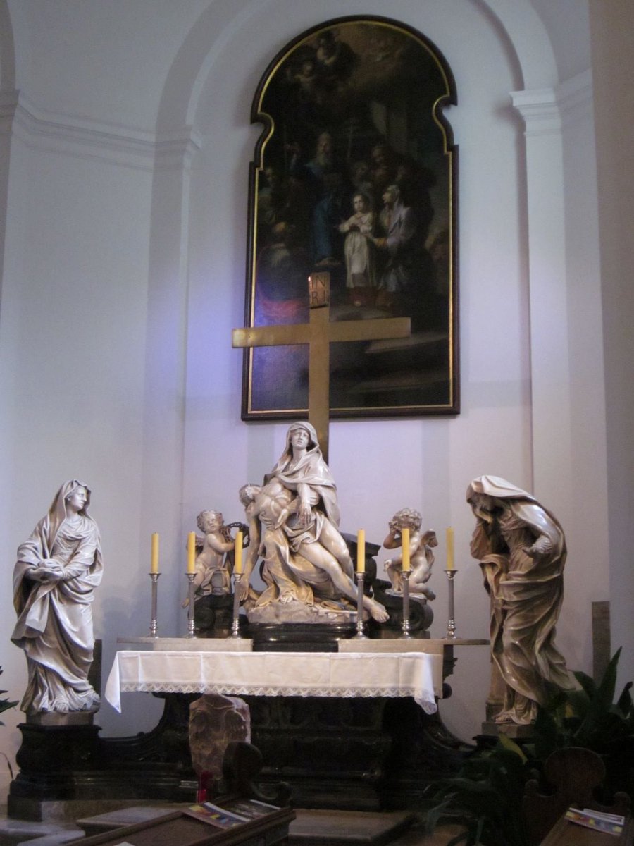 えきすとら 二次 On Twitter カプツィーナー教会は 地下の墓所だけでなく上の礼拝堂も美しいです カプチン修道会系の教会 ですよね なんか 奥から聖歌のような歌声が聞こえてきました