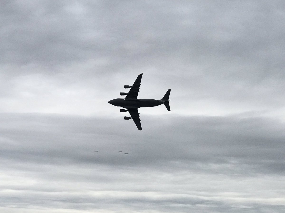 aaronellis01's tweet photo. Here is the C17 from the @usairforce as it flew in the #ThunderOverLouisville #airshow. Neat to watch this from the Command Ctr. #needalift #wave3igers #louisville #WAVE3Thunder #usaf https://t.co/iQqPlbKcyR