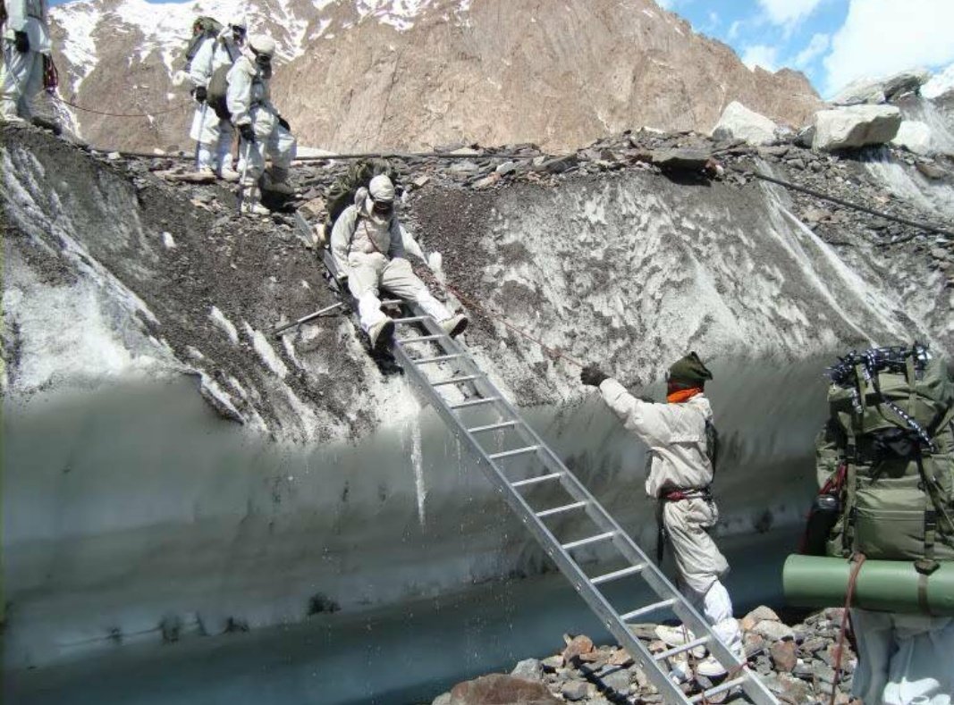 Life remains Tough, We remain Tougher, Determined and Undefeated #SiachenDay #SundayThoughts

हर दिन, हर वक़्त,
चुनौतियों को चुनौती देते हमारे वीर सैनिक।
#Siachen