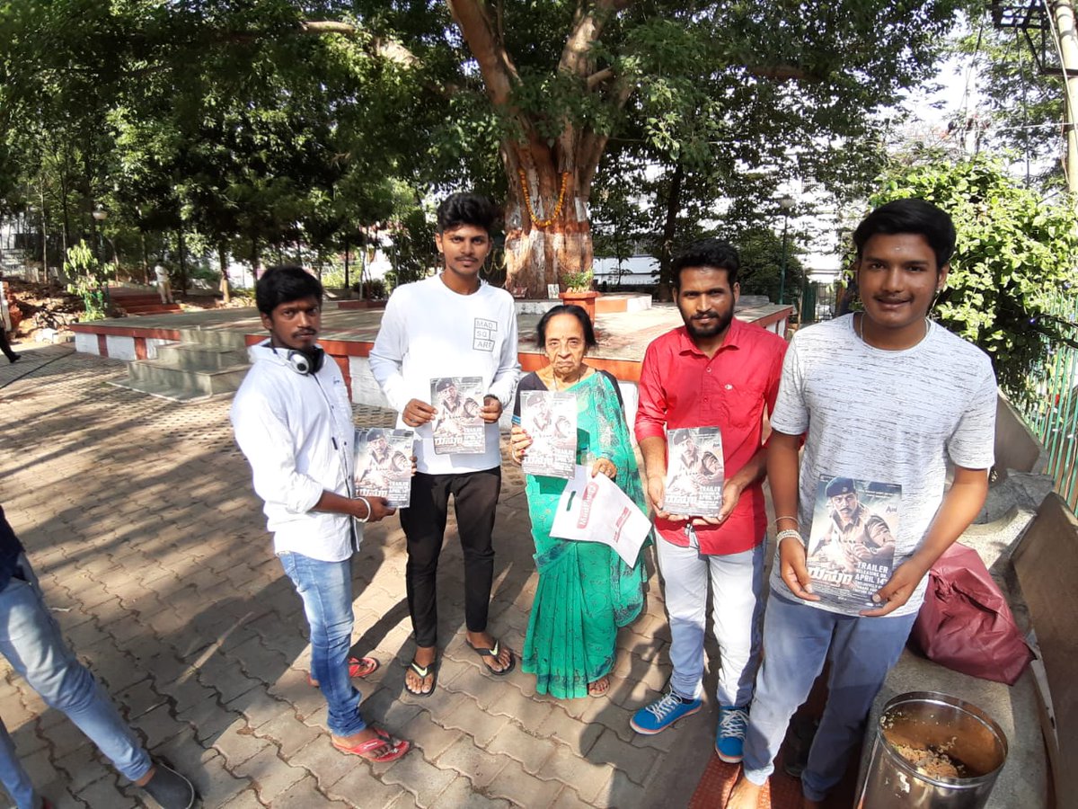 parahallad's tweet photo. ಎಲ್ರೂ ಚುನಾವಣೆ ಐ.ಪಿ.ಎಲ್ ಅಂತ ಬ್ಯುಸಿ
ಆದ್ರೇ ಶಿವಣ್ಣ ಅಭಿಮಾನಿಗಳು ರುಸ್ತುಂ ಟ್ರೈಲರ್ ಸಂಭ್ರಮಿಸಿದ ಪರಿ #Rustum #RustumTrailer @shivuaDDa @Punithkumar23 @NarenDon @Shivanna_Trends @DrShivuBrigades https://t.co/qza6ePLH5y