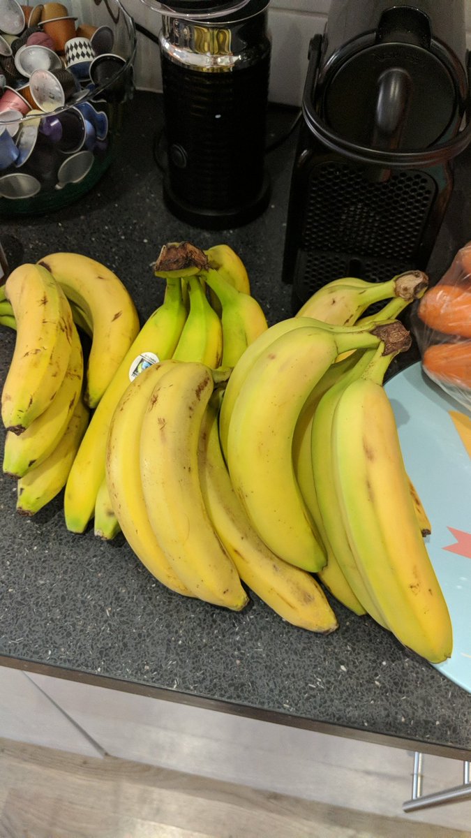 beccelscake's tweet photo. When you order 5 bananas and @sainsburys deliver (and charge you for!) 21!! #idontevenlikebananas https://t.co/3C1cK0Pesd