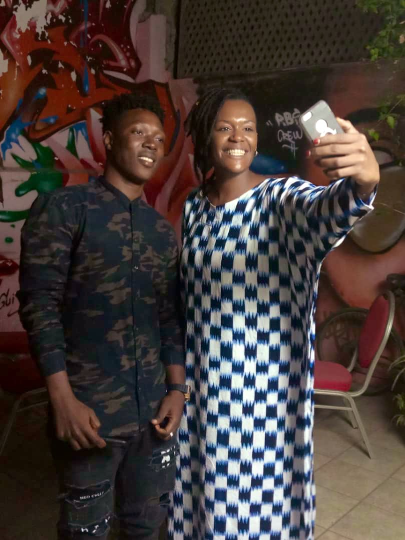 SoulBangs's tweet photo. J’étais de passage à la #IdeaBoxdk !
Interview #wakhart coming 🔜 !! En attendant découvrez mon nouvel album #yelenna signé chez @Sonymusic_civ 🔥✌🏾🔊 #guineetosenegal #madeinafrica #musicindustry #rnblover #soulmusic #dakar 🇸🇳✊🏽🙏🏾 #ilovemyjob #music #voix https://t.co/BBOfurEc55