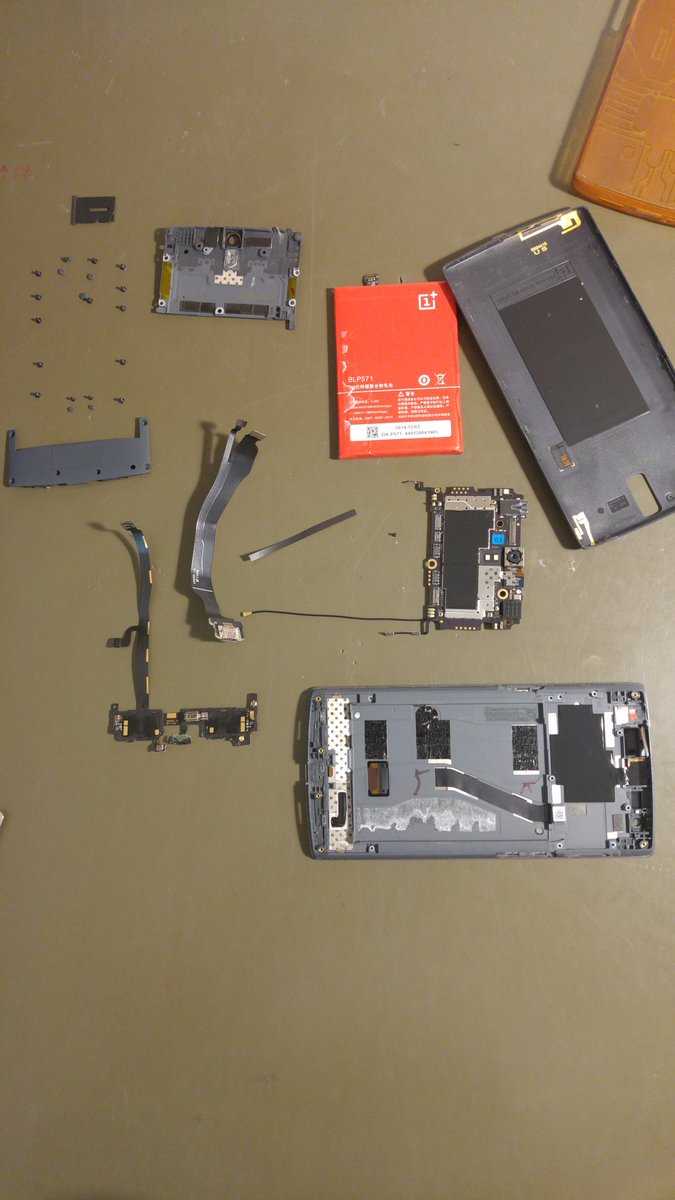 ToniWiede's tweet photo. #oneplusone #displaytausch https://t.co/eXgy0Ab8RL