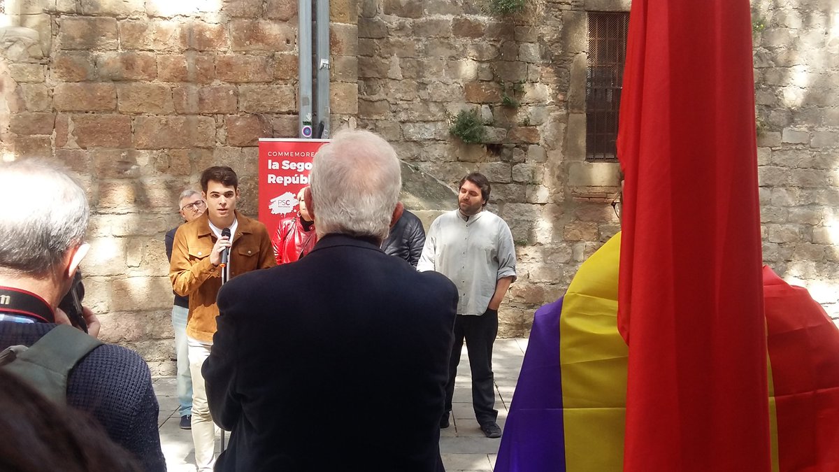 ❤💛💜 <a href="/javierodriguez/">Javi Rodríguez</a>: "No hi ha prou amb dir que som republicans. Cal acabar amb aquest sistema anacrònic, feudal i obsolet." La <a href="/jscbcn/">j</a> volem llibertat, igualtat i solidaritat. #JSCrepublicana #14deAbril <a href="/jsccatalunya/">JSC /❤️</a>