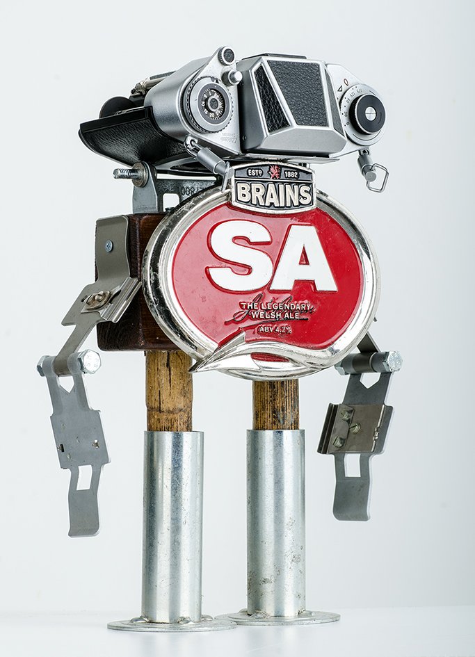 The latest TinFolk creation using parts generously donated by <a href="/SueArcher6/">Sue Archer</a> , @Maker_of_Things and <a href="/HogsheadWolves/">Hogshead Wolverhampton</a> will be available to buy in our shop soon etsy.me/2yXTsbg Meet Brains the Space Ant! #UKGiftAM #UKGiftHour #vintage #foundobject #robot