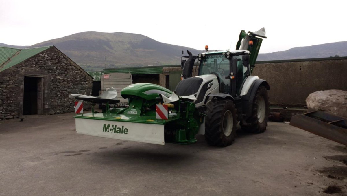 McHaleOfficial's tweet image. Is this your dream outfit?
McHale Pro Glide F3100 and R3100 mowers fitted to a shiny new Valtra.
#McHale #ProGlide #ShinyMetalDisease #Rig #Valtra