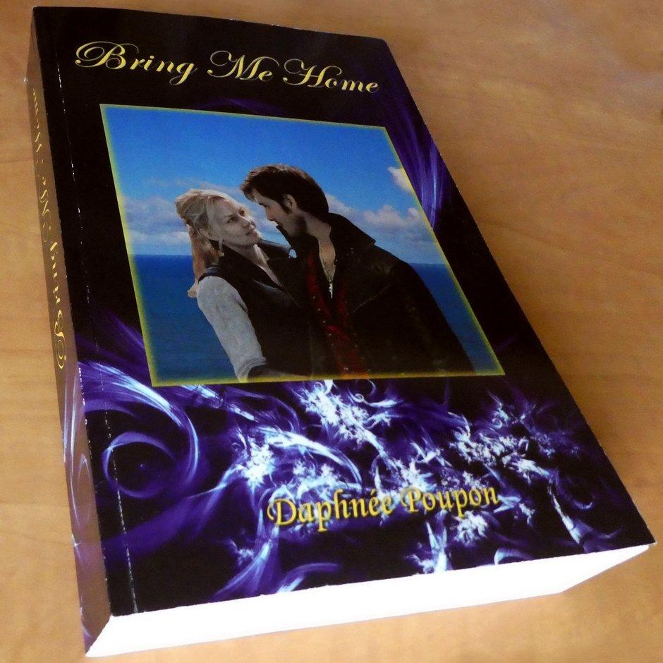 IdyllicCaptain's tweet photo. Day 14. When @colinodonoghue1 signed this. I never had characters I loved enough to finish any story; that is until I knew CaptainSwan. This wasn't a real book,just a fanfiction. I'm now one more step closer to my dream: last week, I finished writing my 1st novel 💖#FT5 #30Smiles https://t.co/A1tQoDiPNX