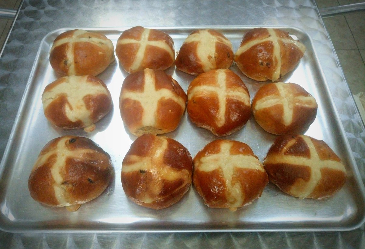 A nice try of hot cross bun waiting for you! #Skye #baking #Easter