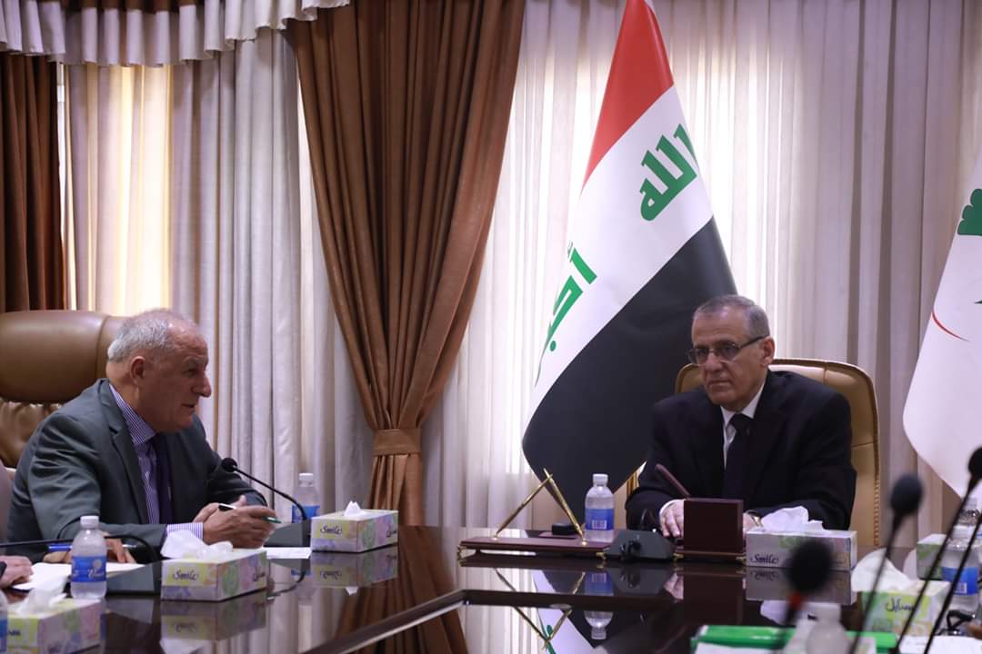 AlaAlwan1's tweet photo. وزير الصحة والبيئة يستقبل رئيس خلية الازمة في نينوى الاستاذ الدكتور مزاحم الخياط https://t.co/2S407OEYQb