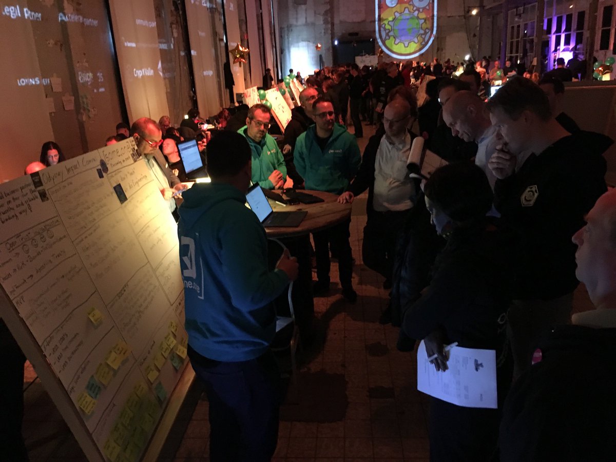 Our team captain @olech_mike presenting some.one's #Ardor based trust infrastructure for entrepreneurs to the @OdysseyHack jury!

#blockchain #SSI #hackathon