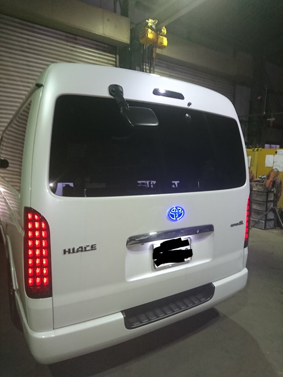 Black__QS's tweet photo. ボンネットとエアクリ無事終了(´Д｀)ﾊ
社用車は次エンブレムを光らせましたとさ(笑)
#vitzrs #vitzgs #エアロボンネット #ファーストモールディング #エアクリ #零1000 #パワーチャンバー https://t.co/Oz1C8rfLfL