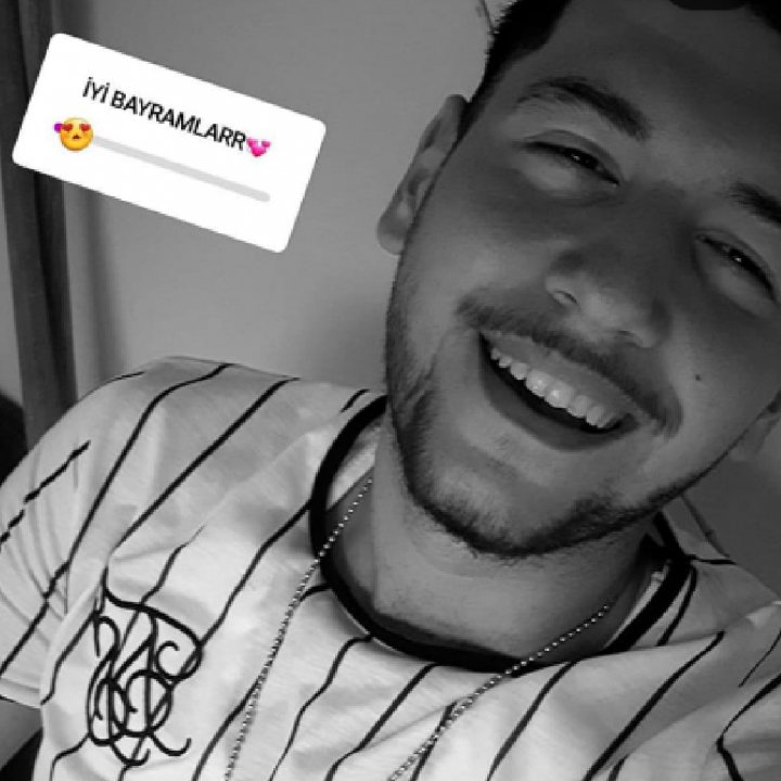 IFSA69's tweet photo. Come hangout with me > PUBG OYNUYORUM on #BIGOLIVE https://t.co/mqWEH70iia https://t.co/4d8SVwlFOR