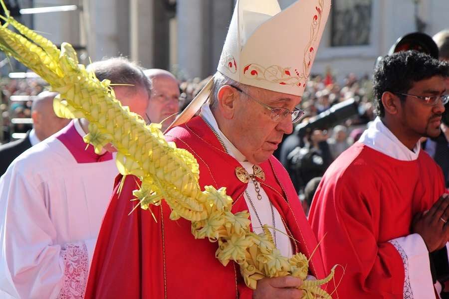 CatholicBishops's tweet photo. Pope Francis has often spoken about the humiliation of Jesus as a theme of Holy Week and said we will take this path of Jesus’ own humiliation. Only in this way will this week be holy for us too! #holyweek #liveholyweek https://t.co/B0SZ5DCY1j