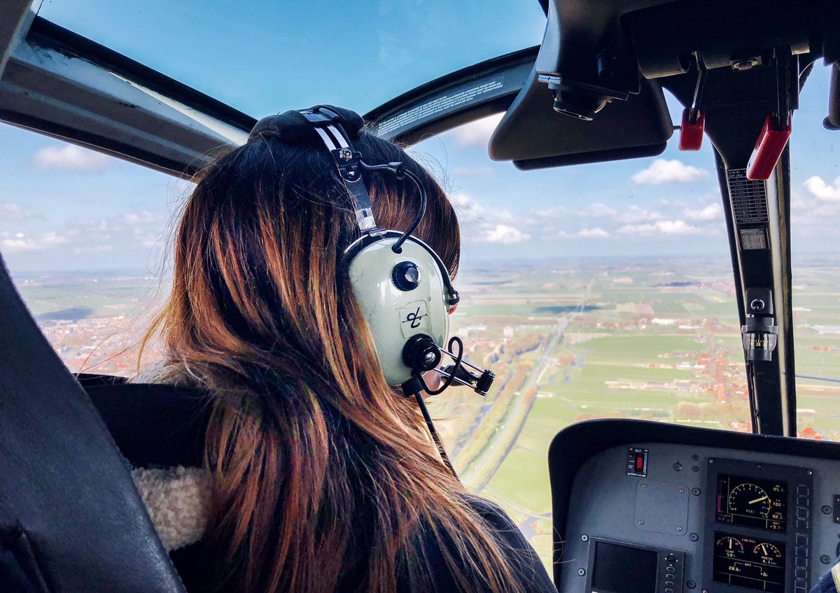 stripeaway's tweet photo. Ik heb een heli heli heli heli kopter
Ik heb een heli heli heli heli heee!
Daarmee vlieg ik over Laag Holland,
daarmee vlieg ik over zee
He kom op ga met me helikopter mee 🚁🚁🚁🚁

#helikoptervluchten #laagholland #marken @laagholland https://t.co/6G36ftViJu