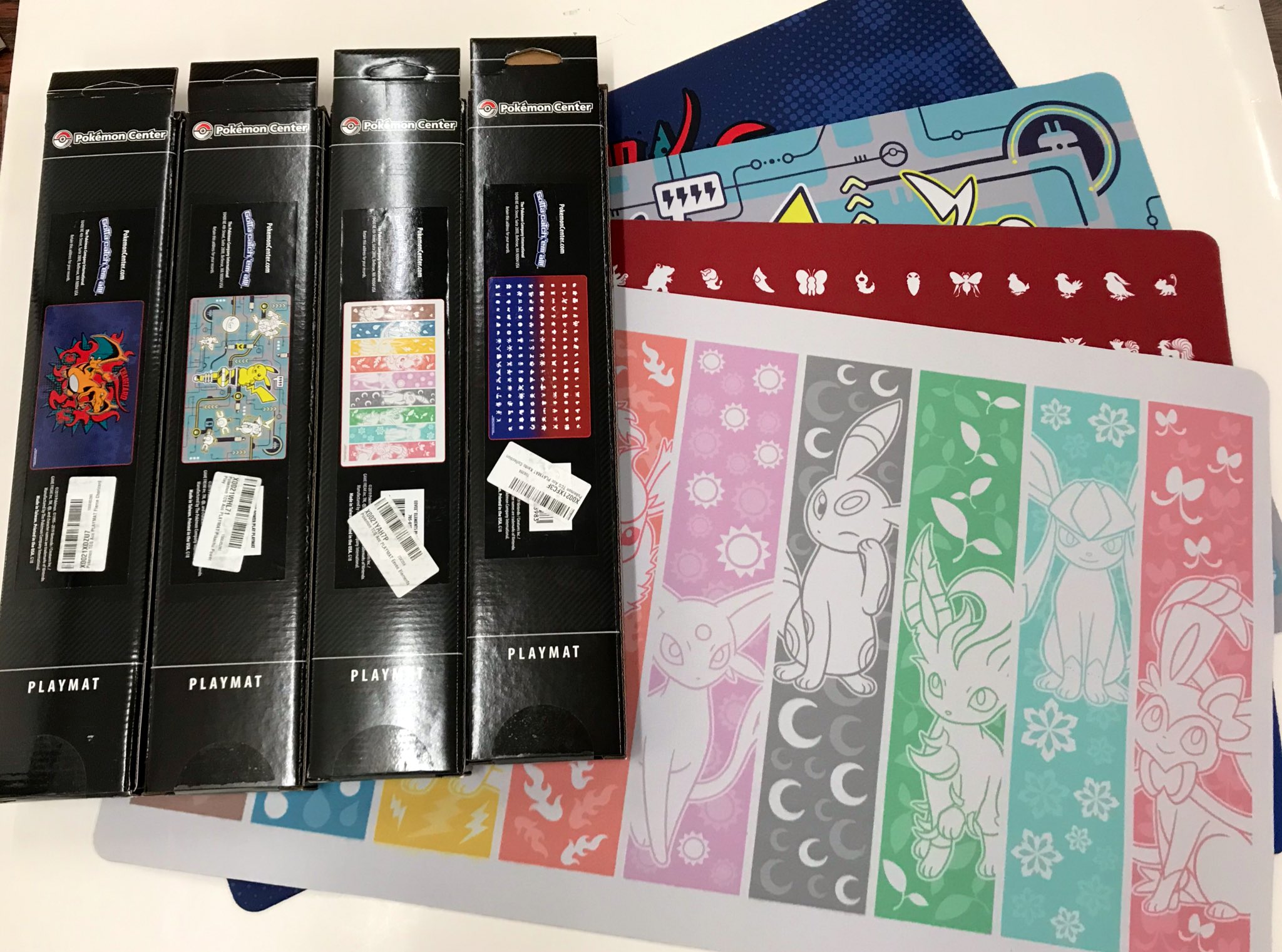 株 メモリーコーポレーション Twitter પર 海外ポケモンセンター限定プレイマット 新作4種入荷しました 店頭販売価格 5 480円 税込 海外サプライ ポケカ T Co Iohovpf5gy Twitter