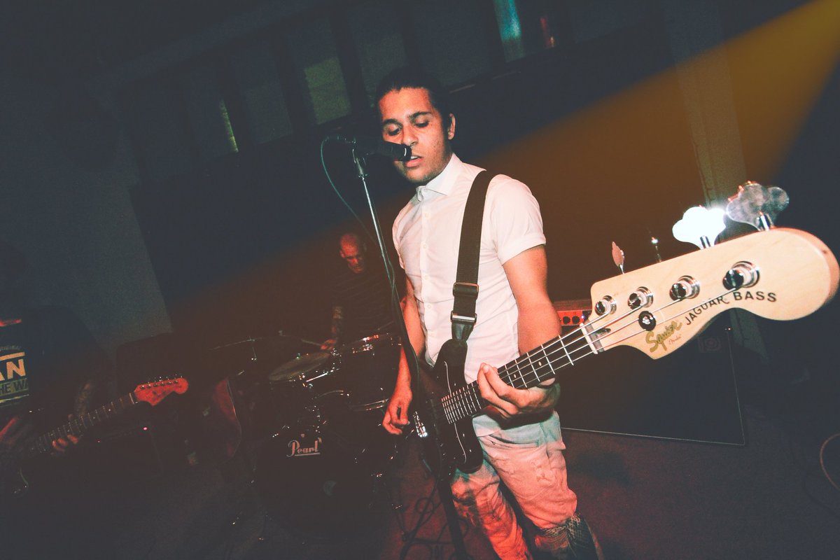 darkroomjulian's tweet photo. This is @__novele, a super cool alternative band from the IE🤘🎶🔥
⬇️Click the link below to see more photos⬇️
https://t.co/nrF2GBZkDh
•  •  •  •  •  •
#novele #alternative #rock #alternativerock #losangeles #highlandpark #canon #photography #spotify https://t.co/4hkrd6Dkvq