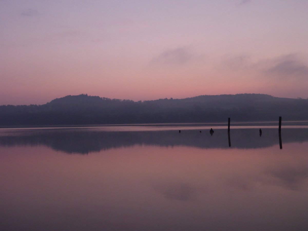 greginthewater's tweet photo. Fresh dawn swim in #lochlomond on Friday with air at -1c, and water warmer at 6.5c. Bu when conditions are this good you know you just want to get in for a 25 min skins dip @lovelochlomond https://t.co/NWDHwVly9F