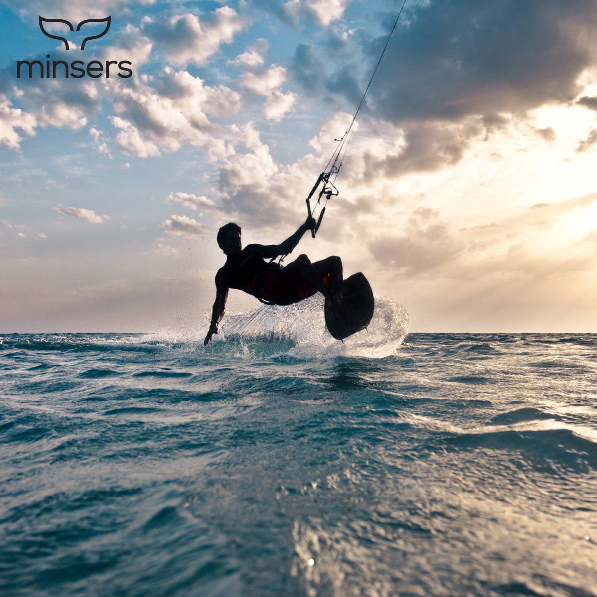 MinsersModa's tweet photo. ¡Es hora de intentar hacer kitesurf! 🌬🌊 Ofrece una gran cantidad de beneficios para la salud, como ayudar tu coordinación y a disminuir el estrés. 🏄♂️🏄♀️
#myminsers #minsersflipflops #minserstowels #hitthebeach #enjoythesand #doitinstyle #chanclasminsers https://t.co/vttIY9qeIq