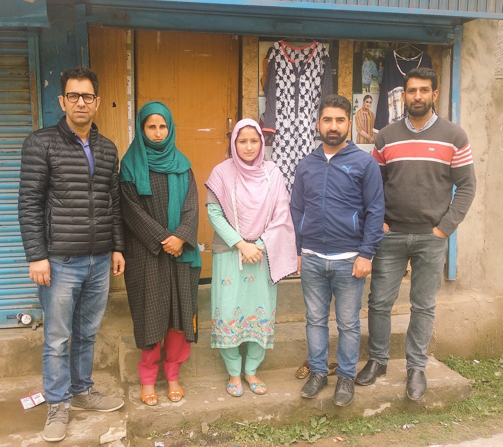 wyathservices's tweet photo. #SundayMotivation Director #JKSSDM @pgn_suhail & MD @wyathservices @salroo87 @darmudasar interacting with passout candidates under #CSSM of PMKVY at their work place in remote village of #Zangli Kupwara (#Safeena & #Shaheena ). @NSDCINDIA @SkillJK @PMKVY_INDIA @ssc_amh https://t.co/hQumZB3Ikm