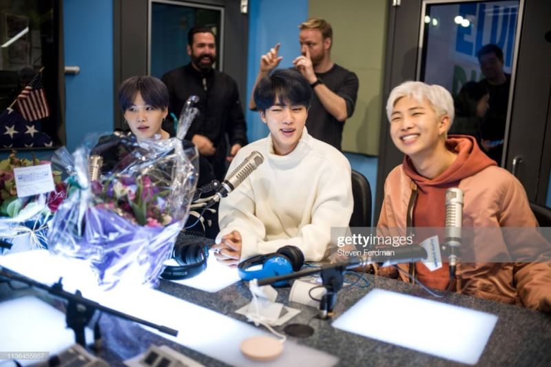namjcex's tweet photo. (3)

#방탄소년단 #뷔 #방탄소년단뷔 #태형 #BTS #V #BTSV #taehyung https://t.co/1smL5YezuC