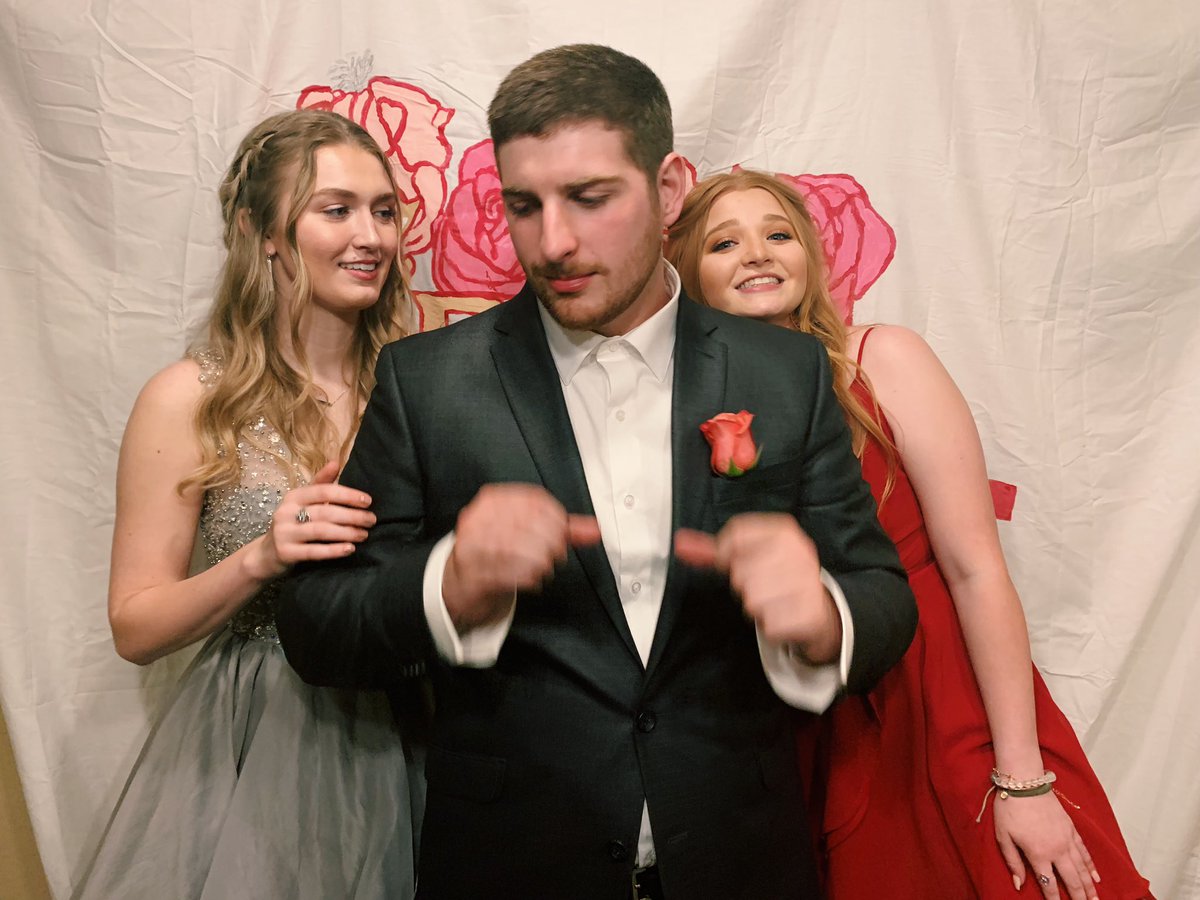 calibenton's tweet photo. Semi-formal w the bestest franssss 🤩🤩🤩 https://t.co/FwihTpzW26