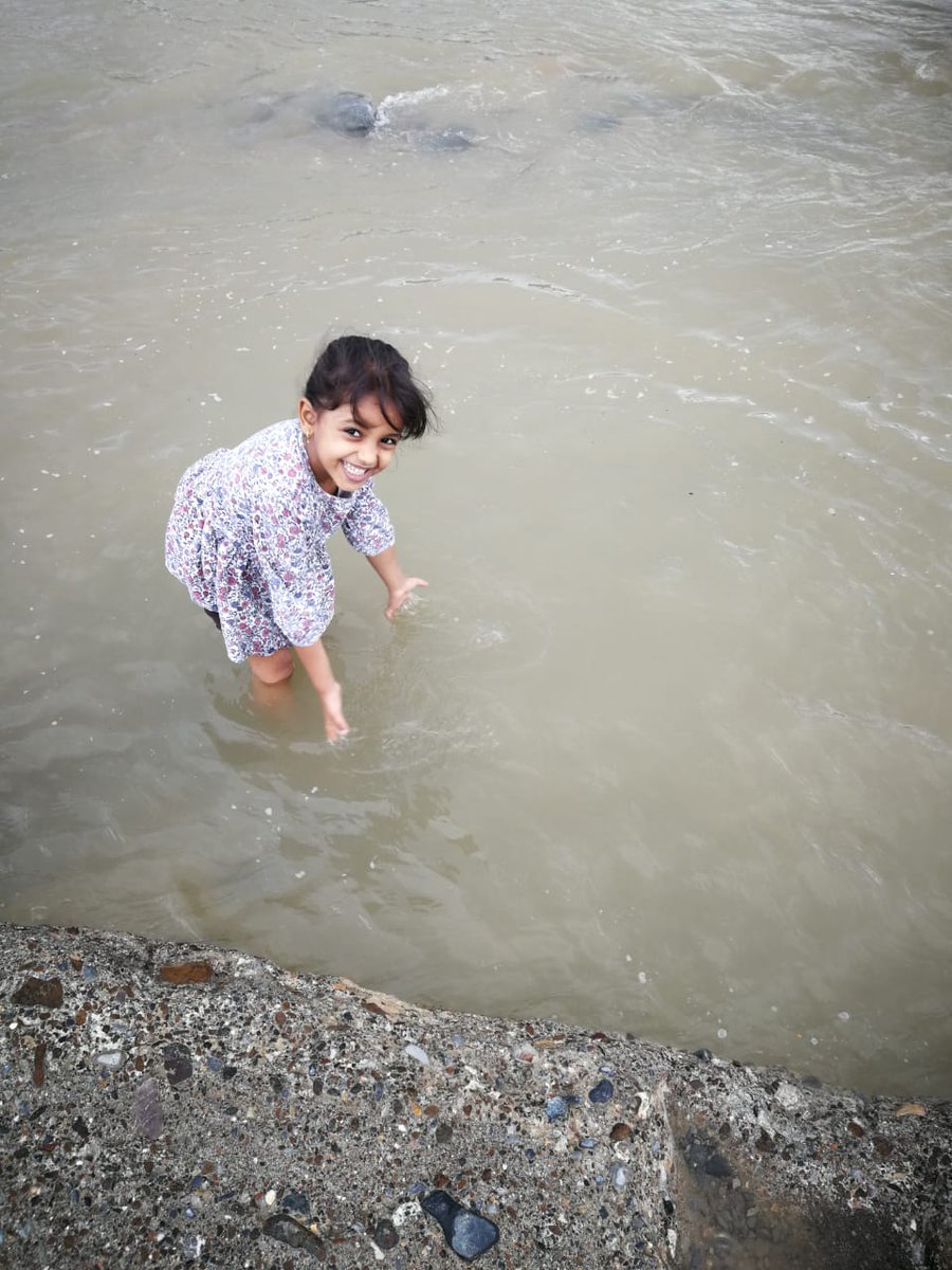 نعمة المطر ترسم الإبتسامة في وجوه عباقرتنا فرحة وبهجة،فلك الحمد يا ربي

#مركز_العيسري #الموالح