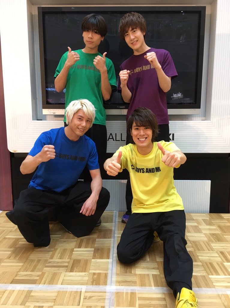 HMV_Okazaki's tweet photo. 【BOYS AND MEN】本日のイベントにお越し頂きましたお客様ありがとうございました！✨新曲めっちゃカッコ良かったですね🤣🎶そしてメンバー様からも素敵なサイン色紙も頂きました！✨抽選で１名様にフォロー＆RTでプレゼント！応募締切は5/20迄！店舗受取り限定です！当選はDMにて！ぜひ！#ボイメン✨ https://t.co/g8QM15gFNL