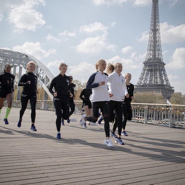 #Repost @nike with @get_repost ・・・ “It is great to see the trend of women coming to the marathon, taking on the challenge and really growing with it.” - @paula_radcliffe ⠀ Today, 60,000 runners lined up in Paris. That’s 60,000 runners who’ve committe… bit.ly/2UBkQuD