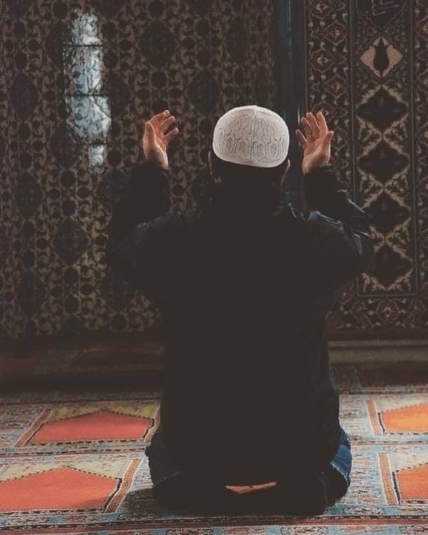 cavani04482770's tweet photo. إلهي انت ذو عفوً ومنِ
واني ذو خطايا فاعف عني ..وظني فيك ياربي جميلاً
فحقق ياالهي حسن ظني 
كريم شأنه ستر الخطايا 
وشأني انا ان يكون الذنب مني ... https://t.co/KFlCejafbU