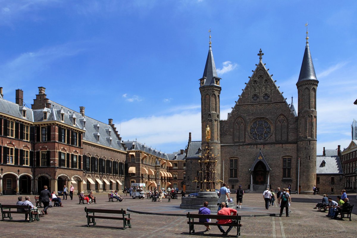 VVVDenHaag's tweet photo. Ga mee op pad vandaag met de wandeling Den Haag in de Gouden Eeuw. Het is nog steeds herkenbaar en voelbaar. Je zult dat tijdens de wandeling ongetwijfeld ervaren. >>> https://t.co/XnuCZZvgSy https://t.co/xnTZmBP2wd